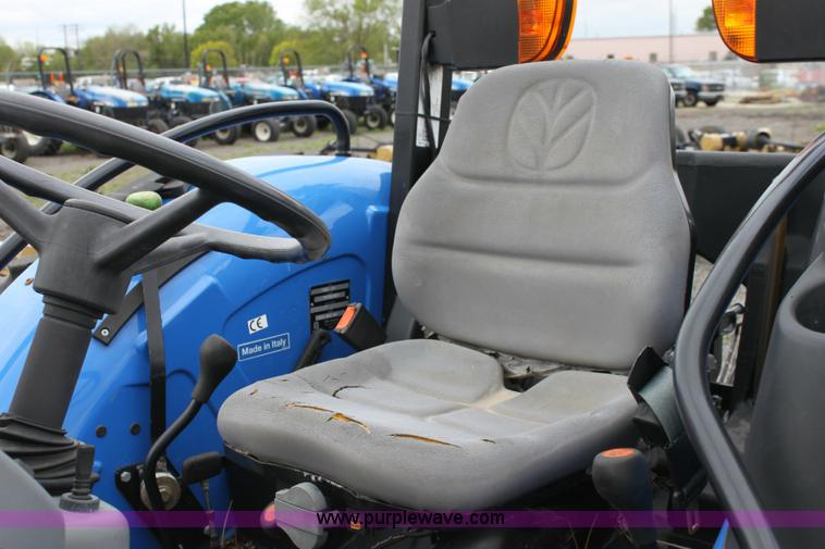 image for item 6266 2007 New Holland TN60A tractor