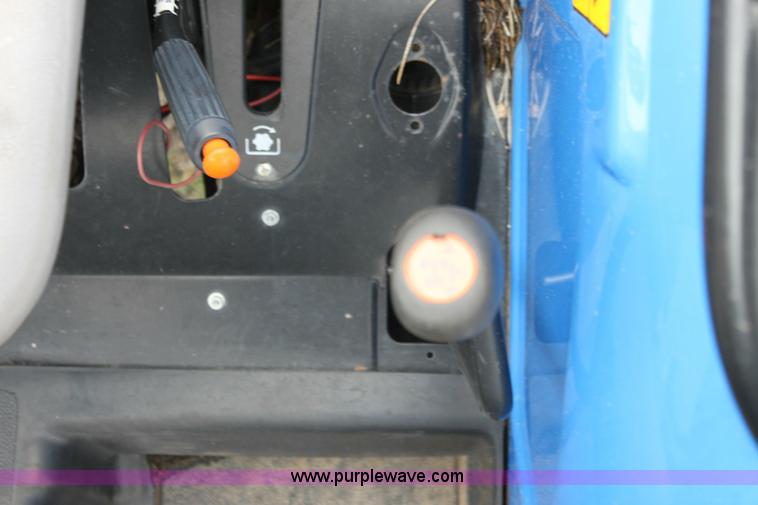 image for item 6266 2007 New Holland TN60A tractor