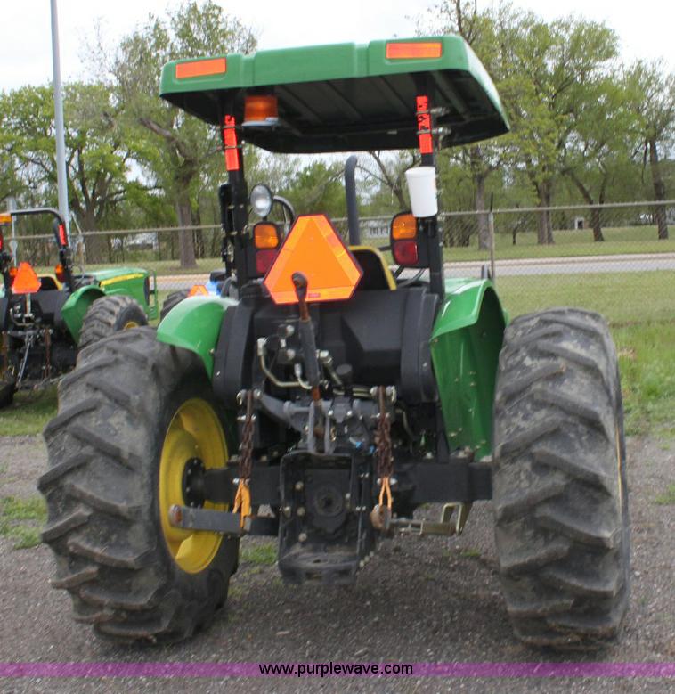 image for item 6268 2007 John Deere 5225 tractor