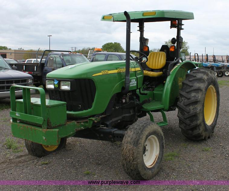 image for item 6268 2007 John Deere 5225 tractor