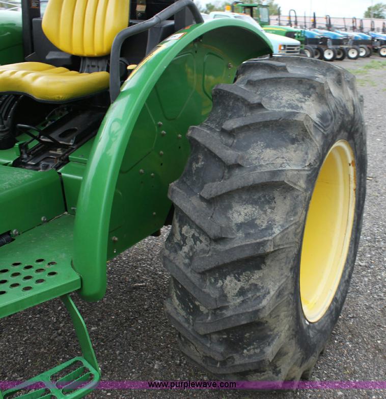 image for item 6268 2007 John Deere 5225 tractor
