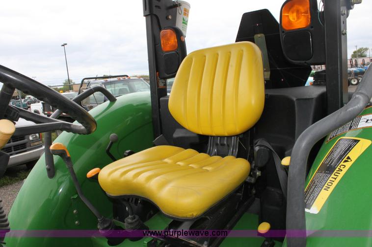 image for item 6268 2007 John Deere 5225 tractor