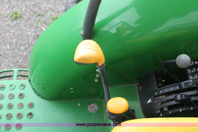 image for item 6268 2007 John Deere 5225 tractor