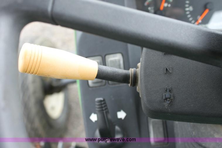 image for item 6268 2007 John Deere 5225 tractor