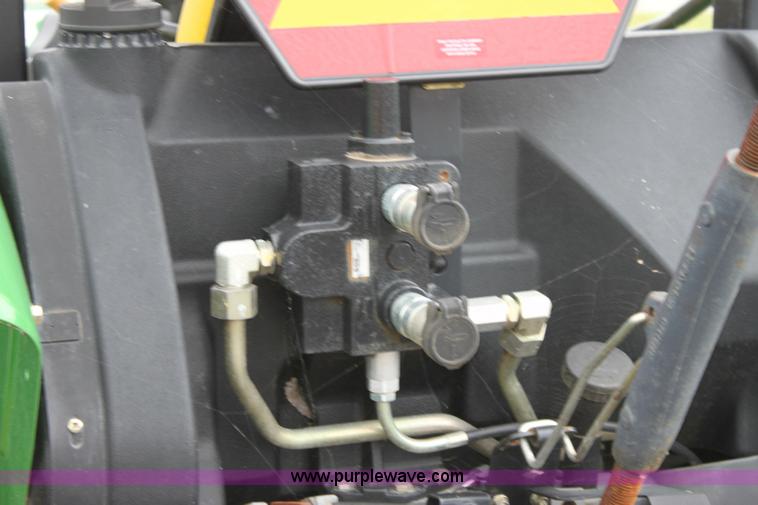 image for item 6268 2007 John Deere 5225 tractor