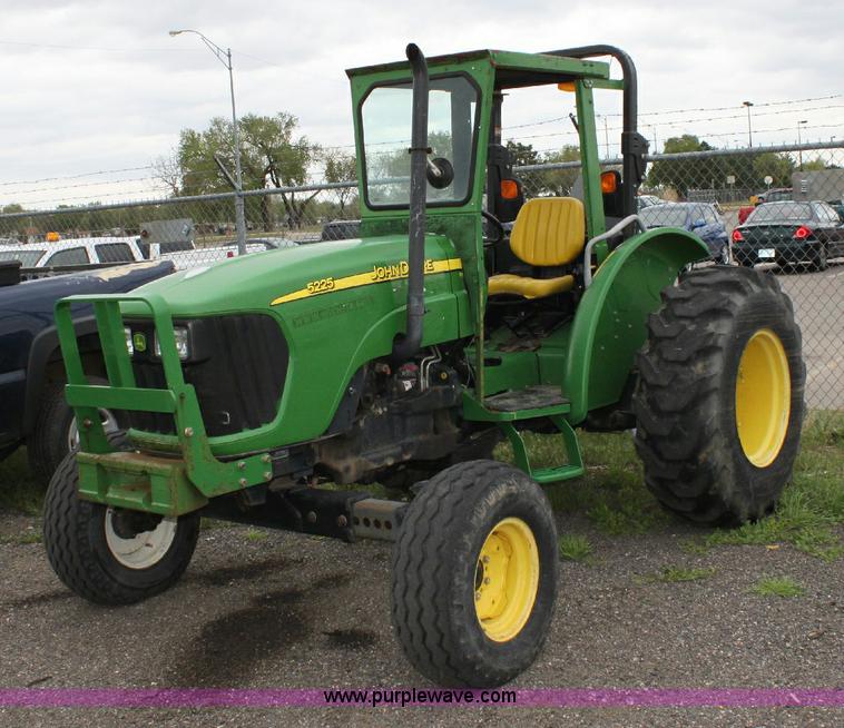 image for item 6276 2005 John Deere 5225 tractor