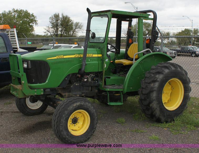 image for item 6276 2005 John Deere 5225 tractor
