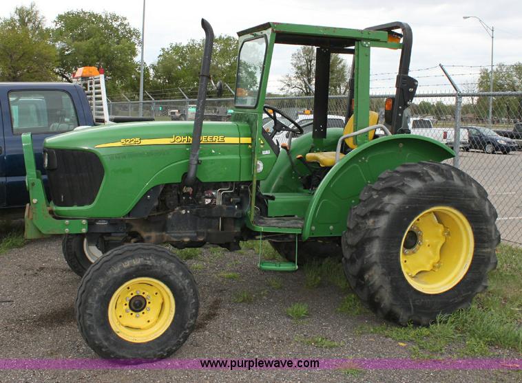 image for item 6276 2005 John Deere 5225 tractor