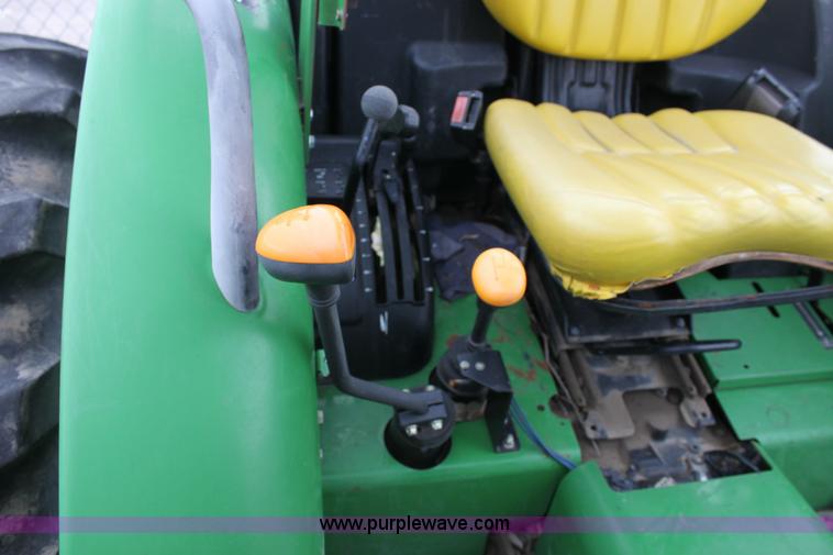 image for item 6276 2005 John Deere 5225 tractor