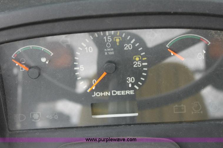 image for item 6276 2005 John Deere 5225 tractor