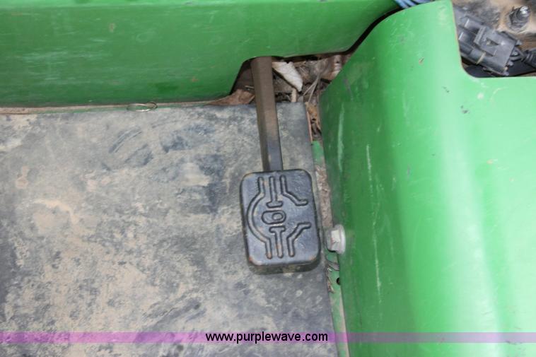 image for item 6276 2005 John Deere 5225 tractor