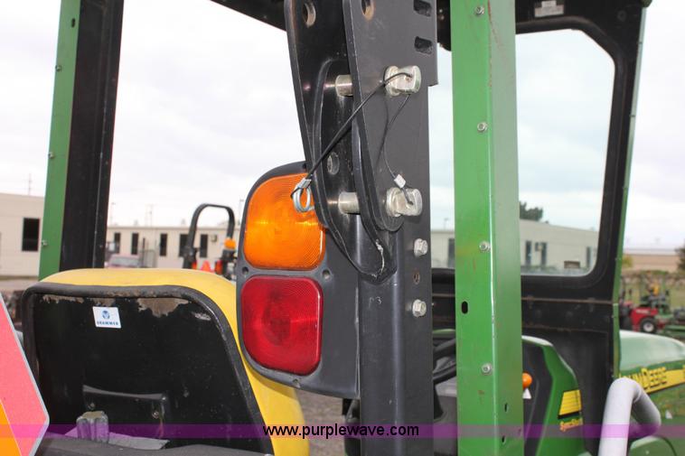 image for item 6276 2005 John Deere 5225 tractor