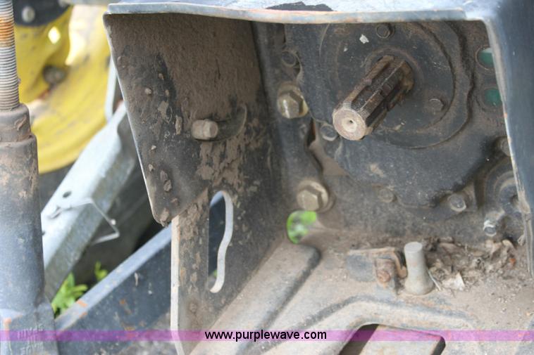 image for item 6276 2005 John Deere 5225 tractor