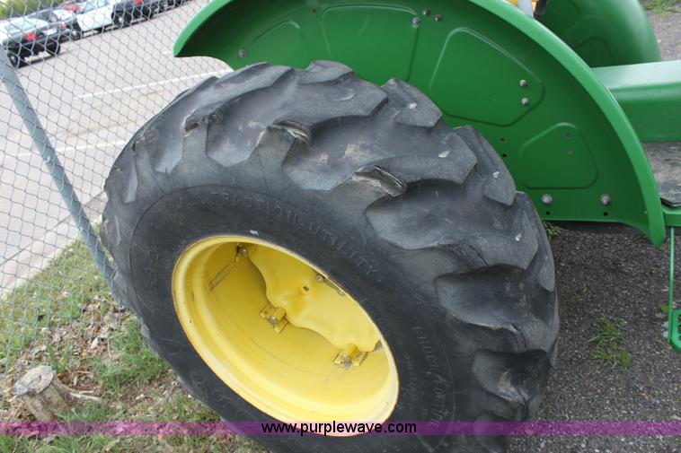image for item 6276 2005 John Deere 5225 tractor