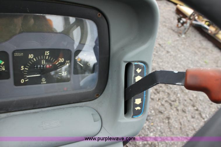 image for item 6277 2000 New Holland TN55 tractor