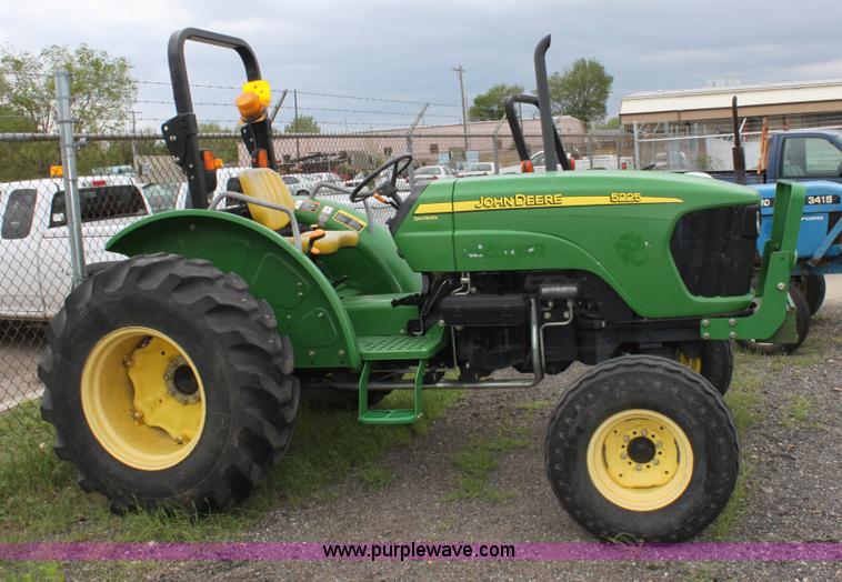 image for item 6287 2005 John Deere 5225 tractor