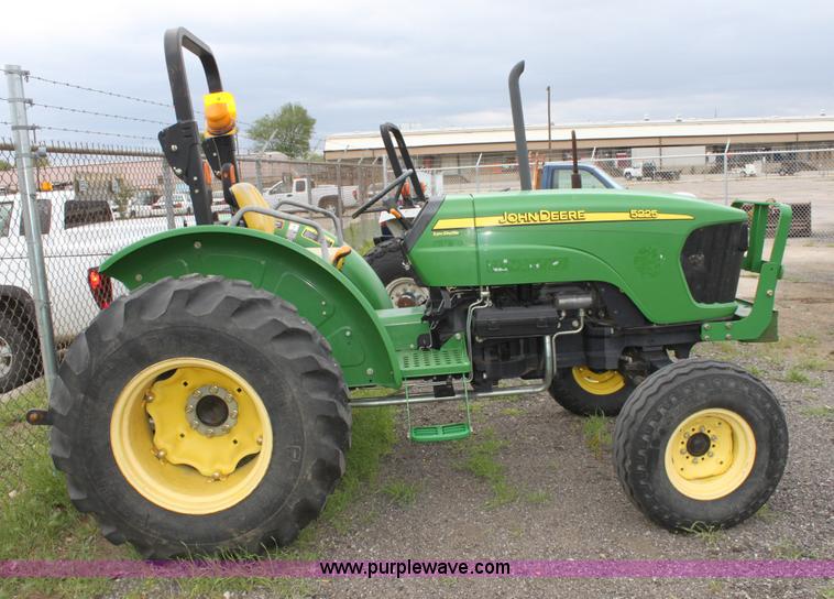 image for item 6287 2005 John Deere 5225 tractor