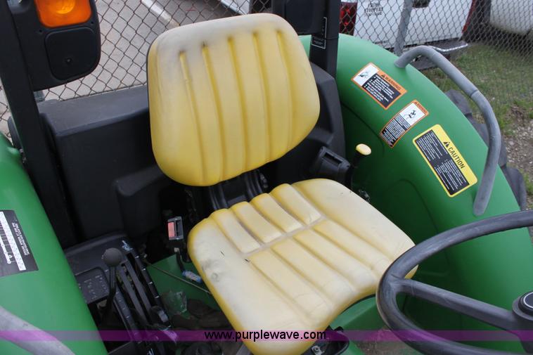 image for item 6287 2005 John Deere 5225 tractor