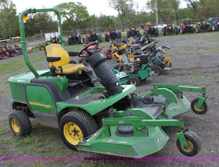 image for item 6367 2005 John Deere F1435 commercial riding lawn mower