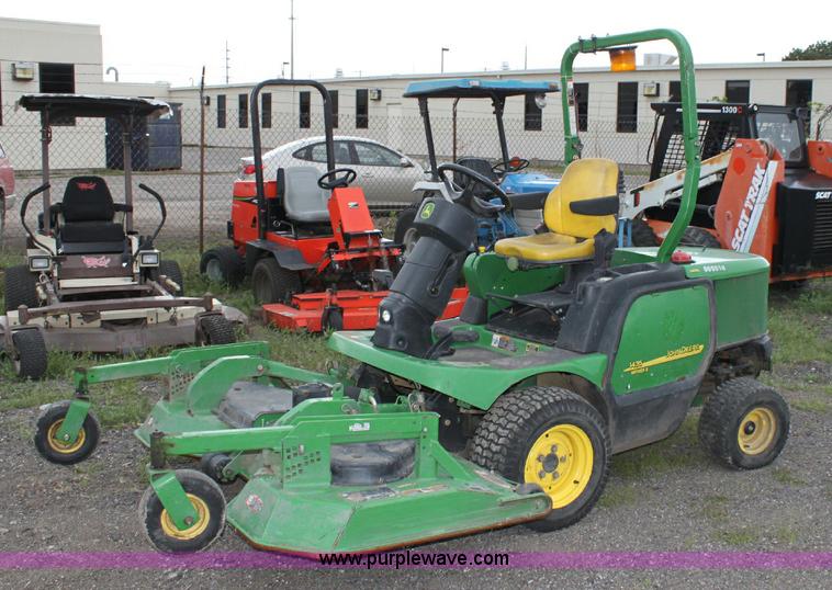 image for item 6367 2005 John Deere F1435 commercial riding lawn mower