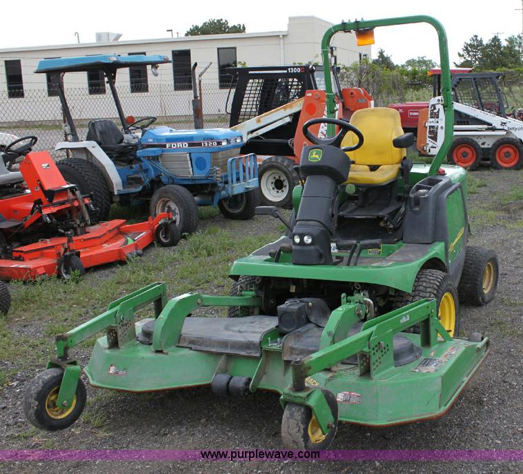 image for item 6367 2005 John Deere F1435 commercial riding lawn mower