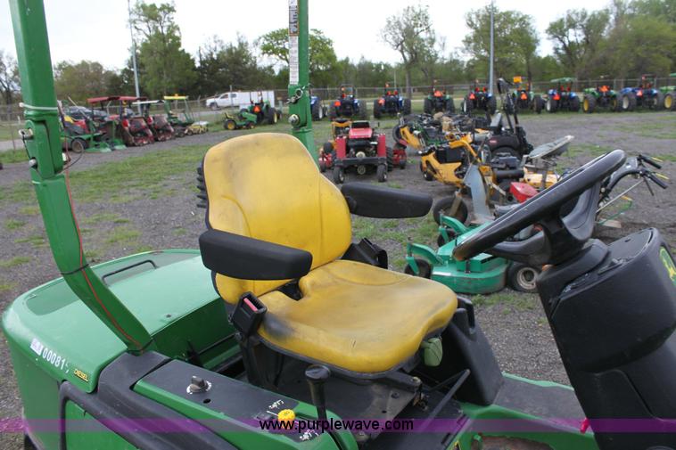 image for item 6367 2005 John Deere F1435 commercial riding lawn mower