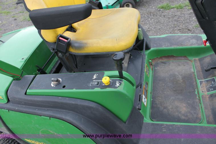 image for item 6367 2005 John Deere F1435 commercial riding lawn mower