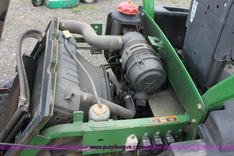 image for item 6367 2005 John Deere F1435 commercial riding lawn mower