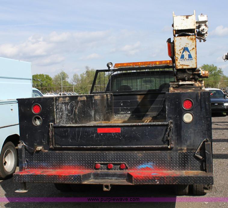 image for item 6380 2002 Ford F550 XL Super Duty service pickup truck