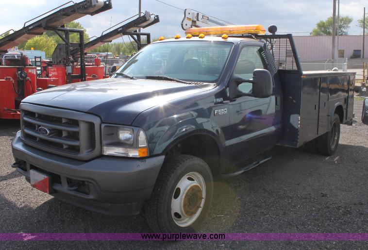 image for item 6380 2002 Ford F550 XL Super Duty service pickup truck