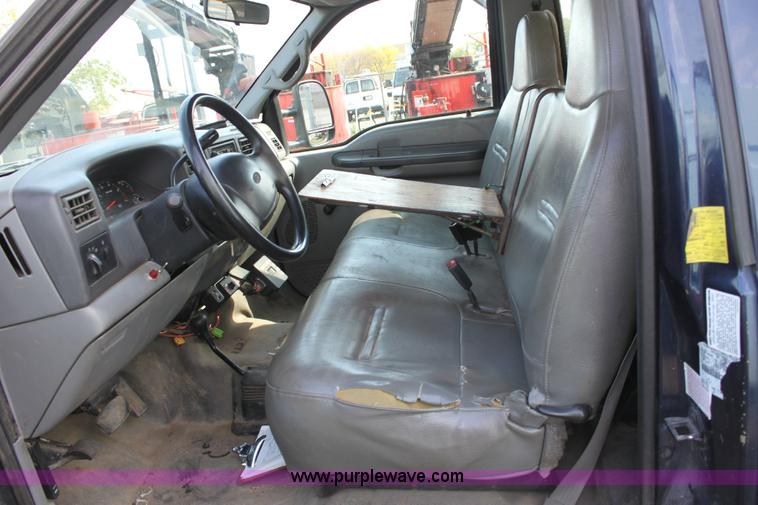 image for item 6380 2002 Ford F550 XL Super Duty service pickup truck