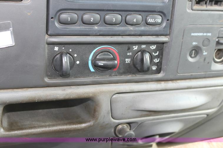 image for item 6380 2002 Ford F550 XL Super Duty service pickup truck