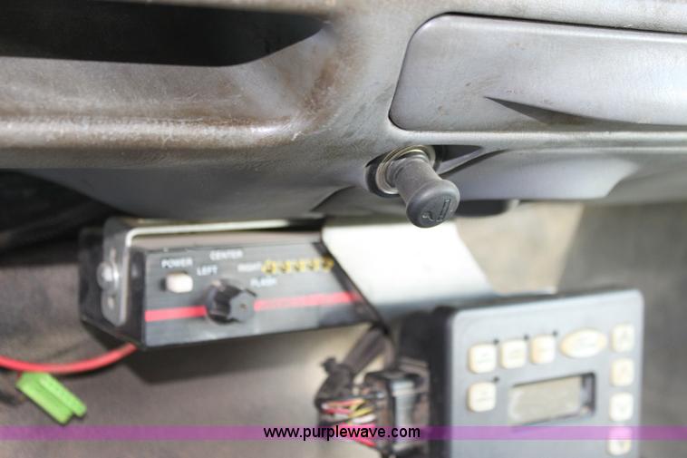 image for item 6380 2002 Ford F550 XL Super Duty service pickup truck