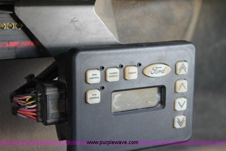 image for item 6380 2002 Ford F550 XL Super Duty service pickup truck