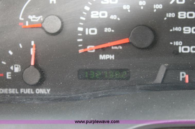 image for item 6380 2002 Ford F550 XL Super Duty service pickup truck