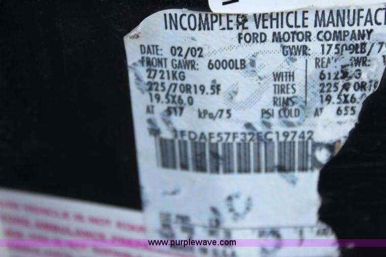 image for item 6380 2002 Ford F550 XL Super Duty service pickup truck