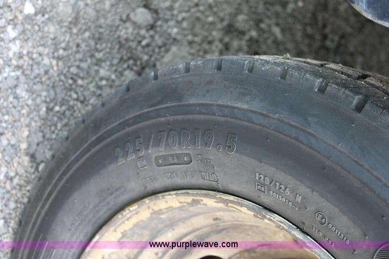 image for item 6380 2002 Ford F550 XL Super Duty service pickup truck