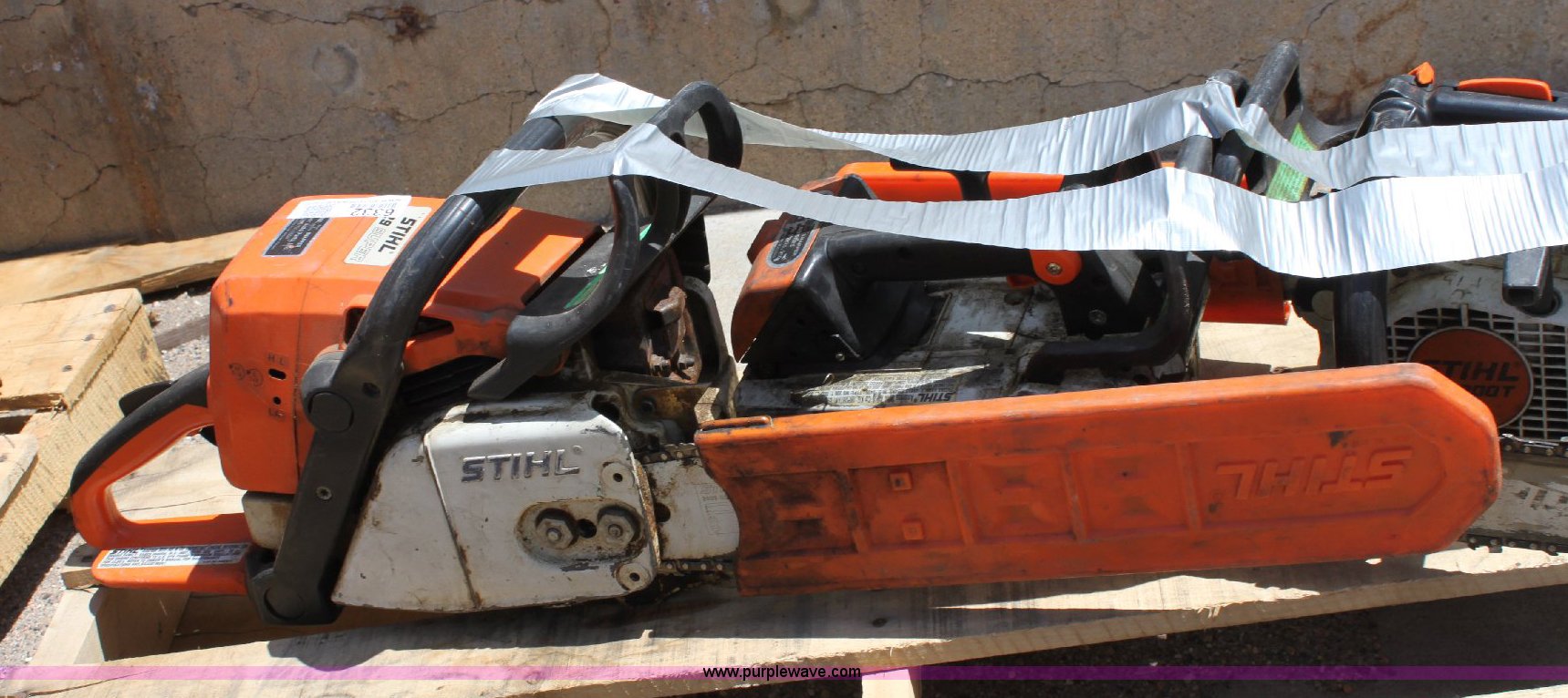 (3) chainsaws in Wichita, KS Item 6332 sold Purple Wave