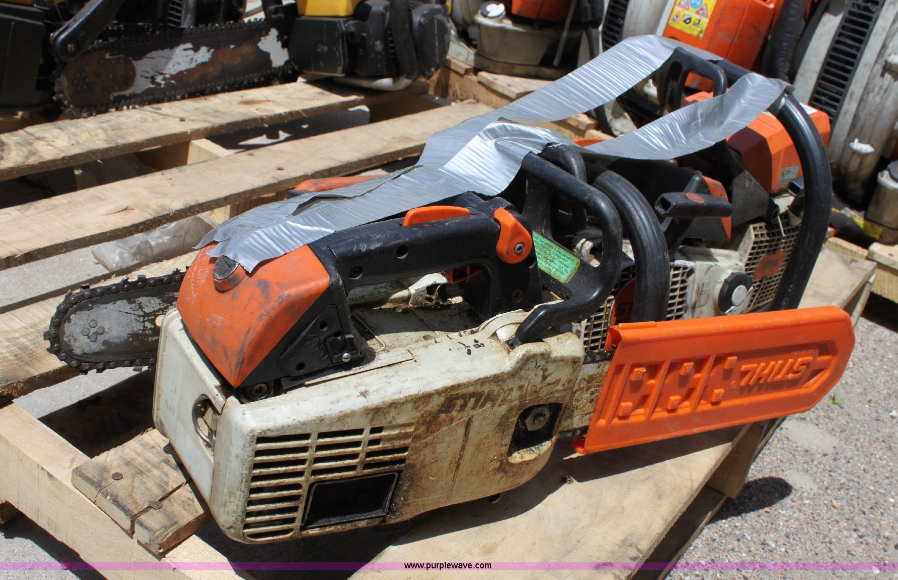 (3) chainsaws in Wichita, KS Item 6332 sold Purple Wave