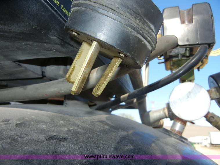 image for item 2035 1999 Craftsman 60 gallon air compressor