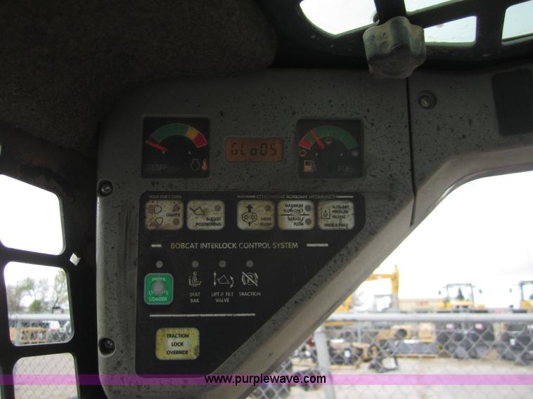 image for item 2992 2000 Bobcat 863 skid steer