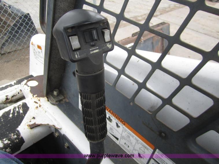 image for item 2992 2000 Bobcat 863 skid steer