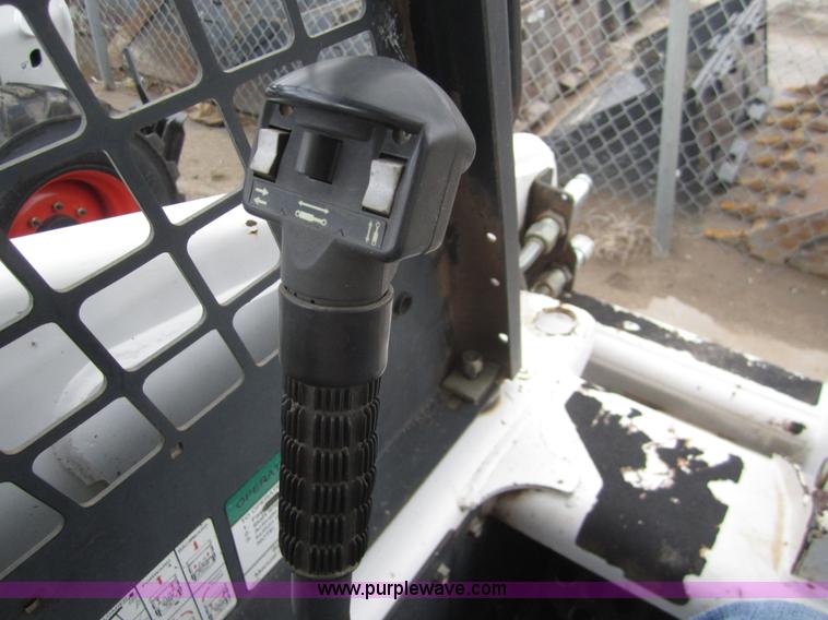 image for item 2992 2000 Bobcat 863 skid steer