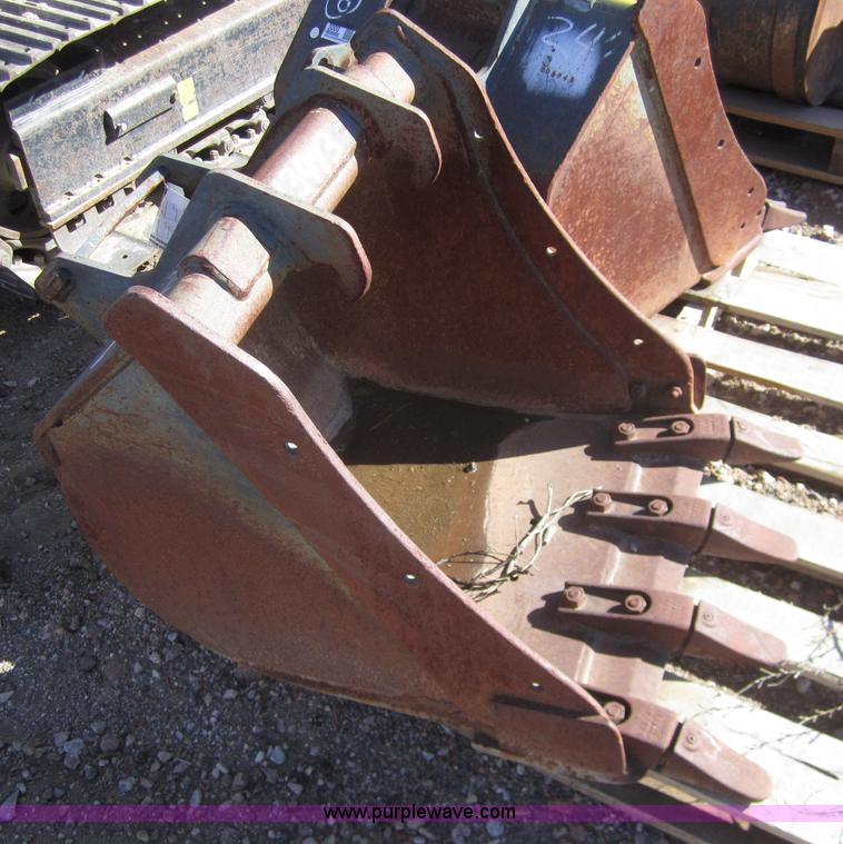 image for item 2999 Bobcat 337 24" bucket