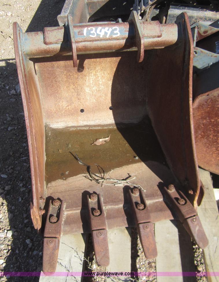 image for item 2999 Bobcat 337 24" bucket