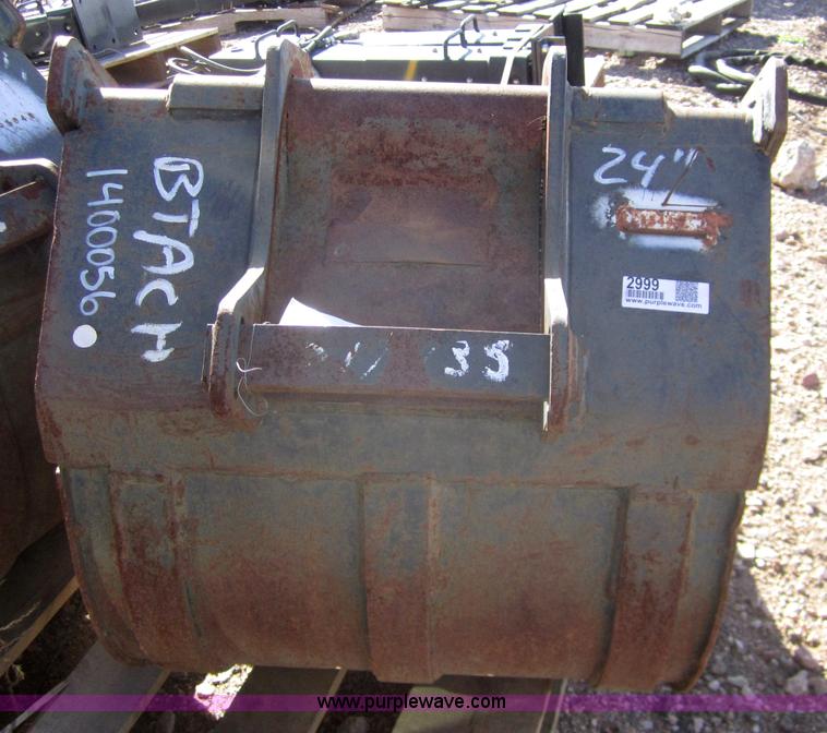 image for item 2999 Bobcat 337 24" bucket
