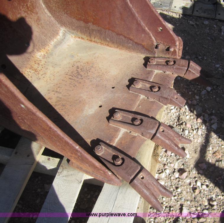 image for item 3000 Bobcat 337 24" bucket