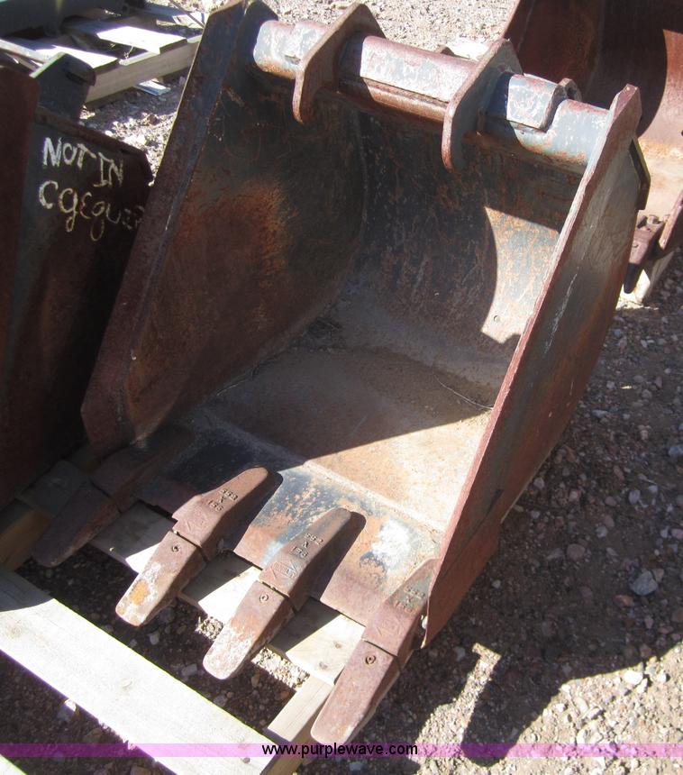 image for item 3001 Bobcat 337 24" bucket