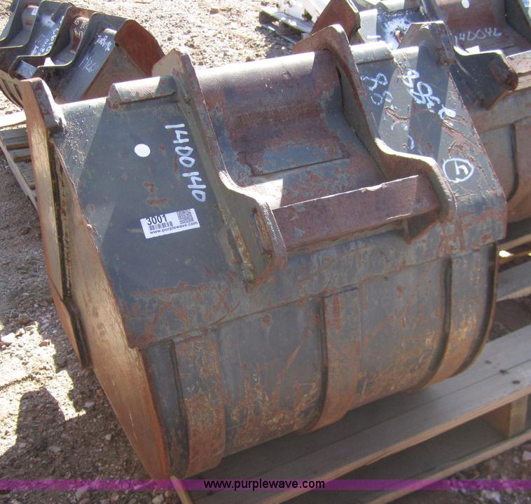 image for item 3001 Bobcat 337 24" bucket