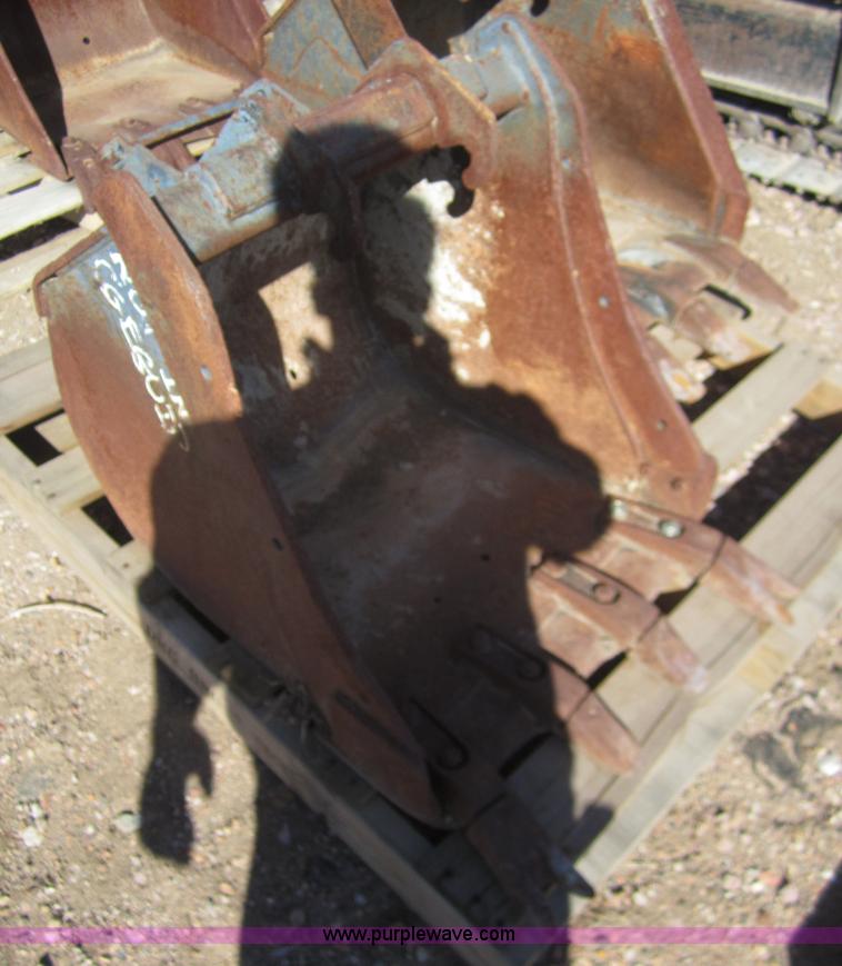 image for item 3002 Bobcat 337 24" bucket